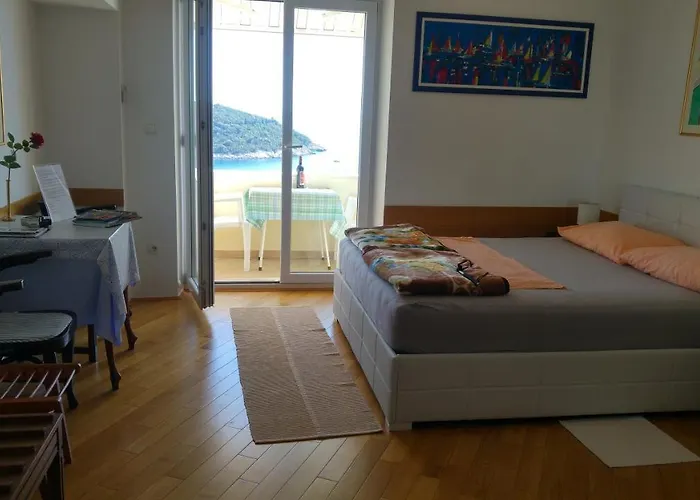 Nik 1 The Views Apartment